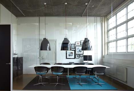 Fraster filt tæppe i mødelokale hos punktum